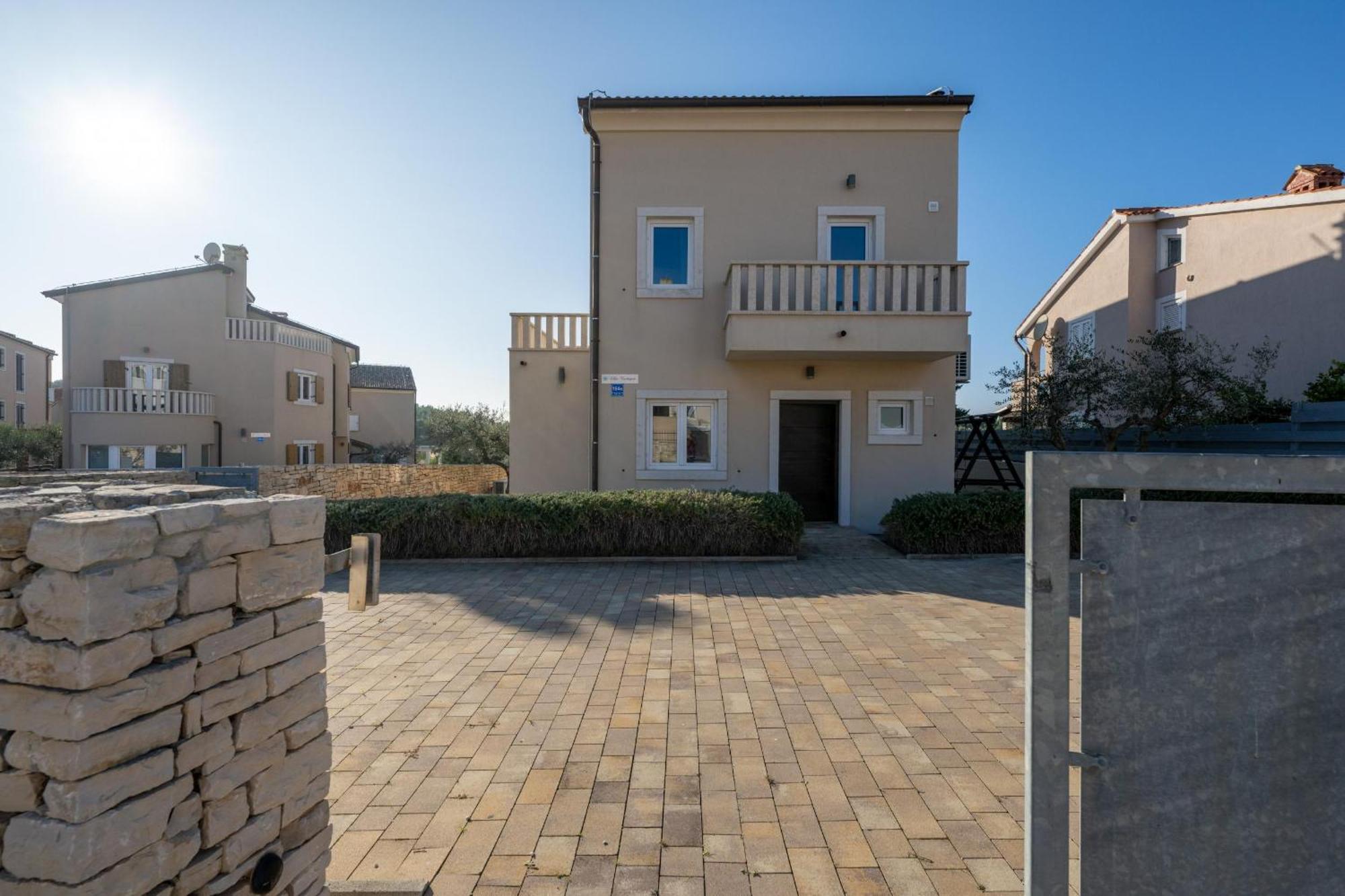 Villa Castagna Near The Sea With Private Pool And Sauna Premantura Extérieur photo