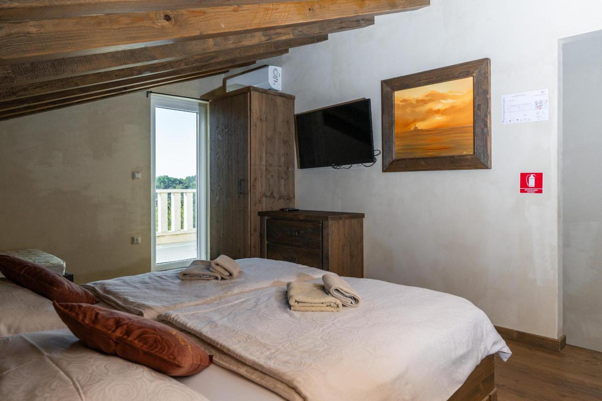 Villa Castagna Near The Sea With Private Pool And Sauna Premantura Extérieur photo