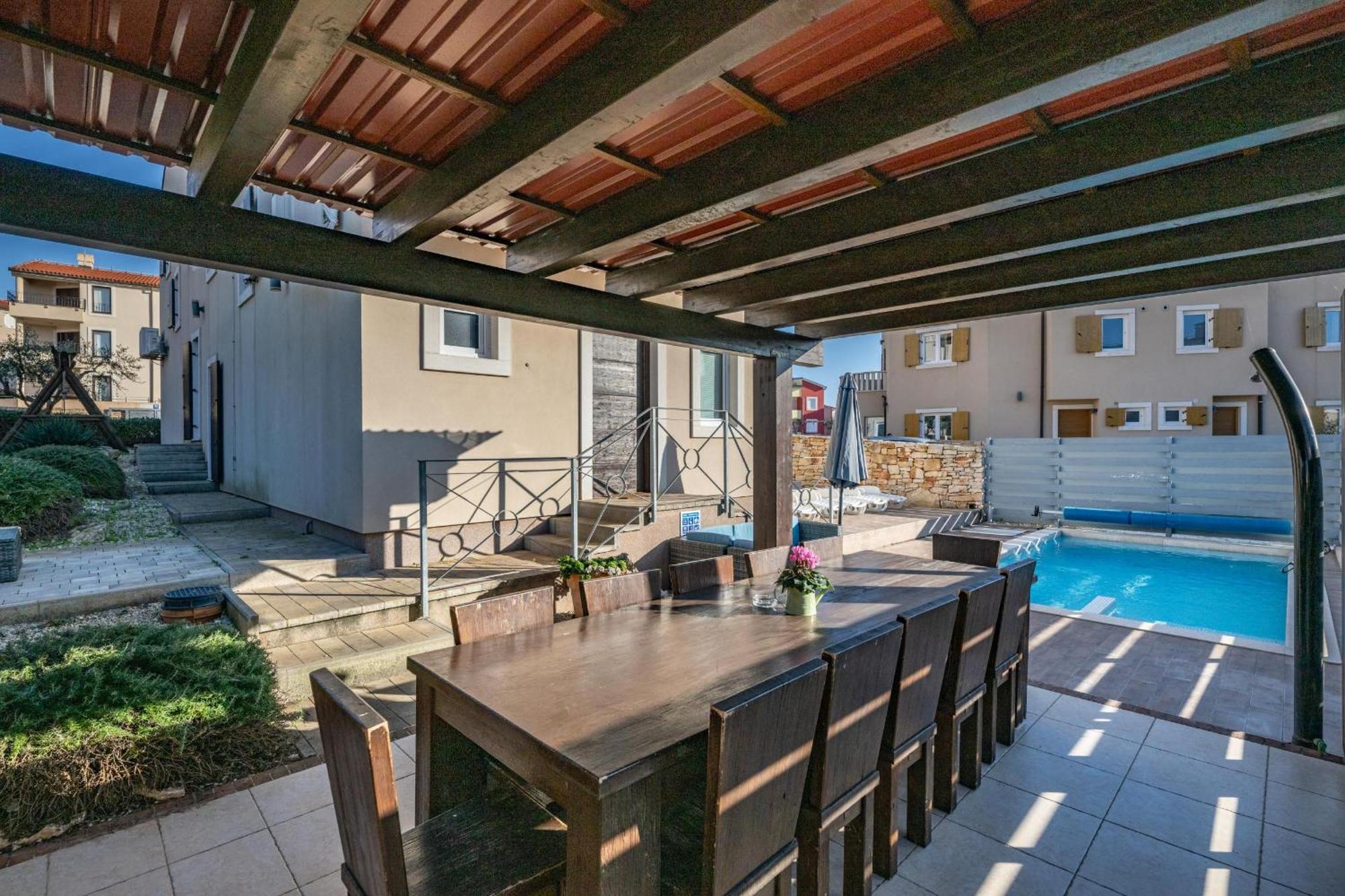 Villa Castagna Near The Sea With Private Pool And Sauna Premantura Extérieur photo