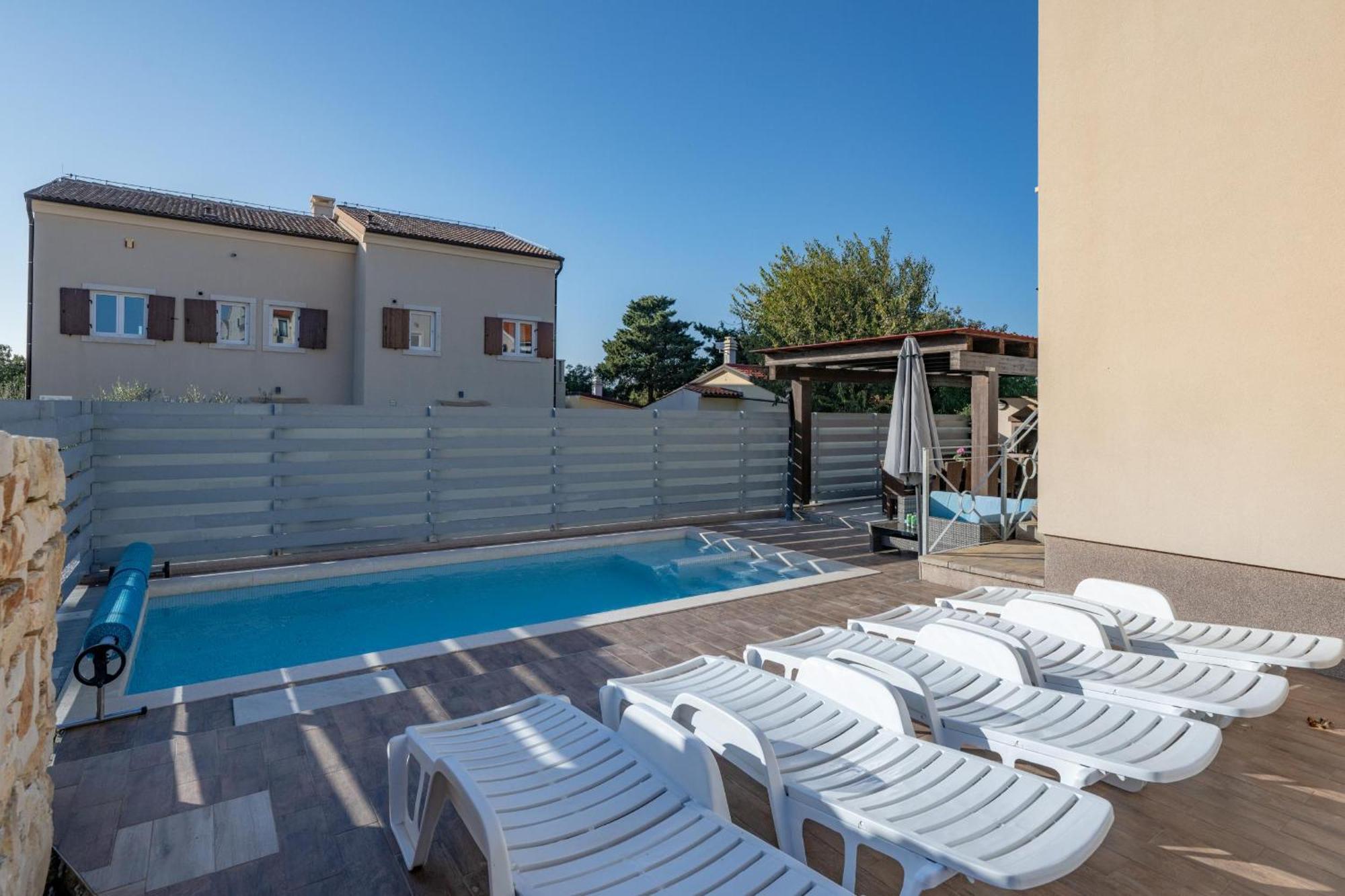 Villa Castagna Near The Sea With Private Pool And Sauna Premantura Extérieur photo