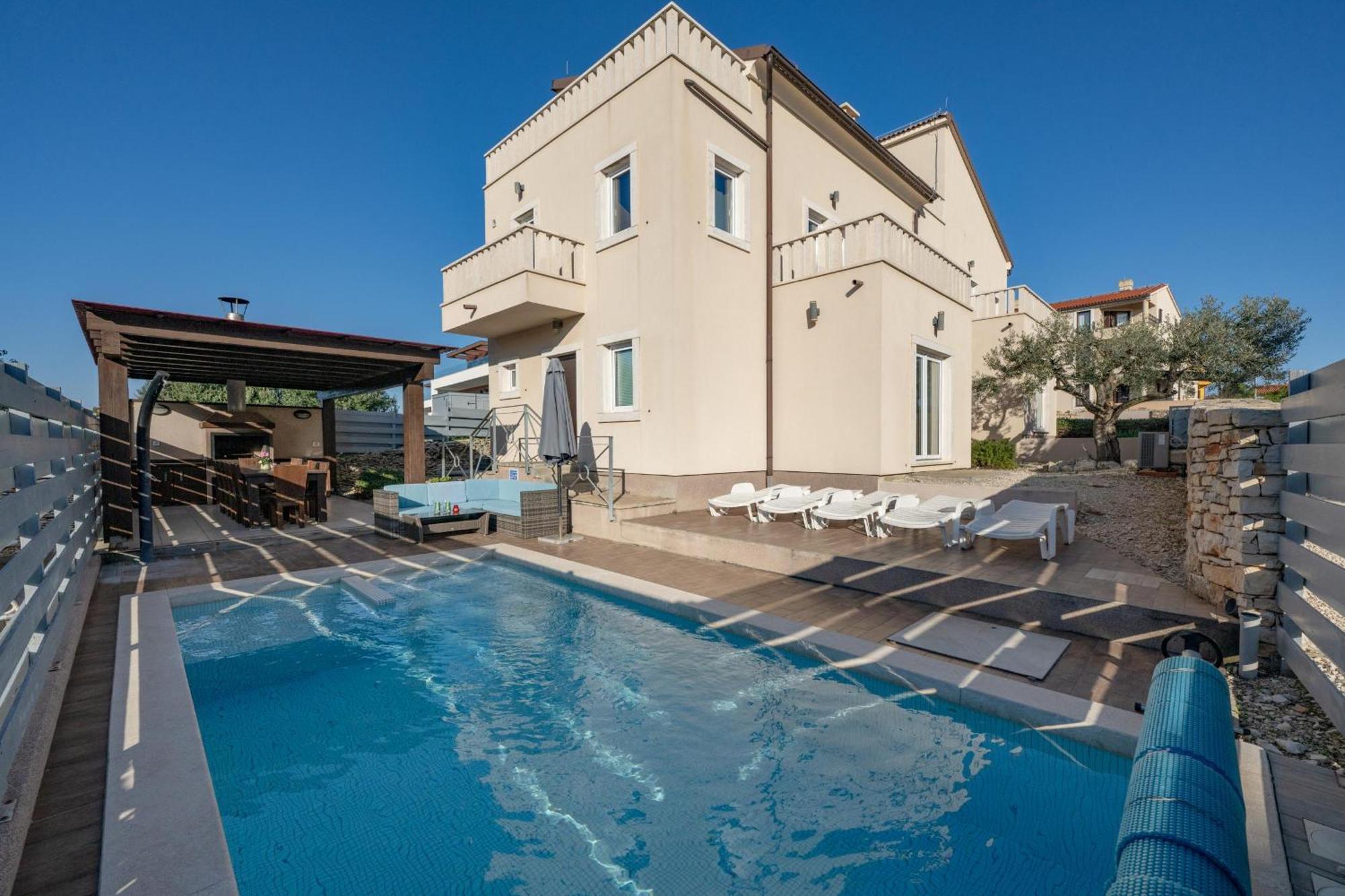 Villa Castagna Near The Sea With Private Pool And Sauna Premantura Extérieur photo
