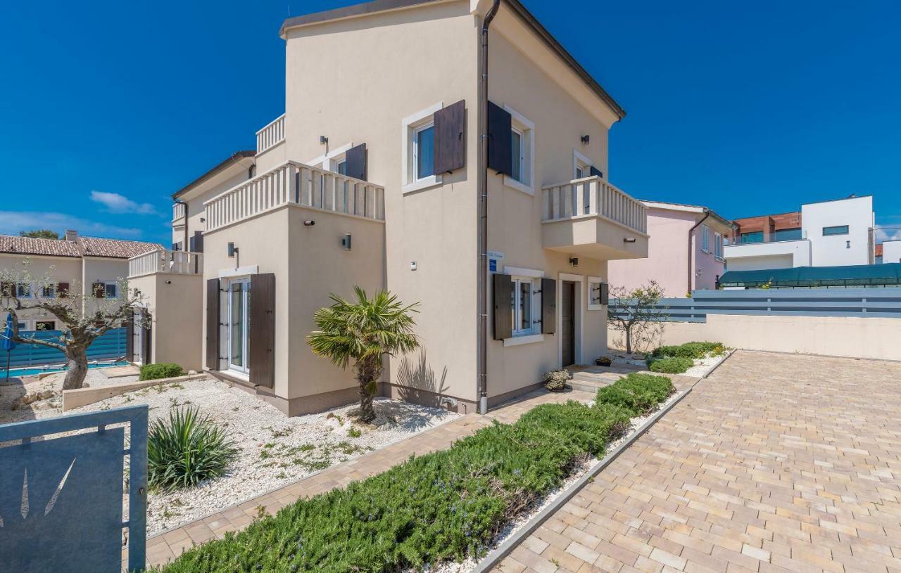 Villa Castagna Near The Sea With Private Pool And Sauna Premantura Extérieur photo