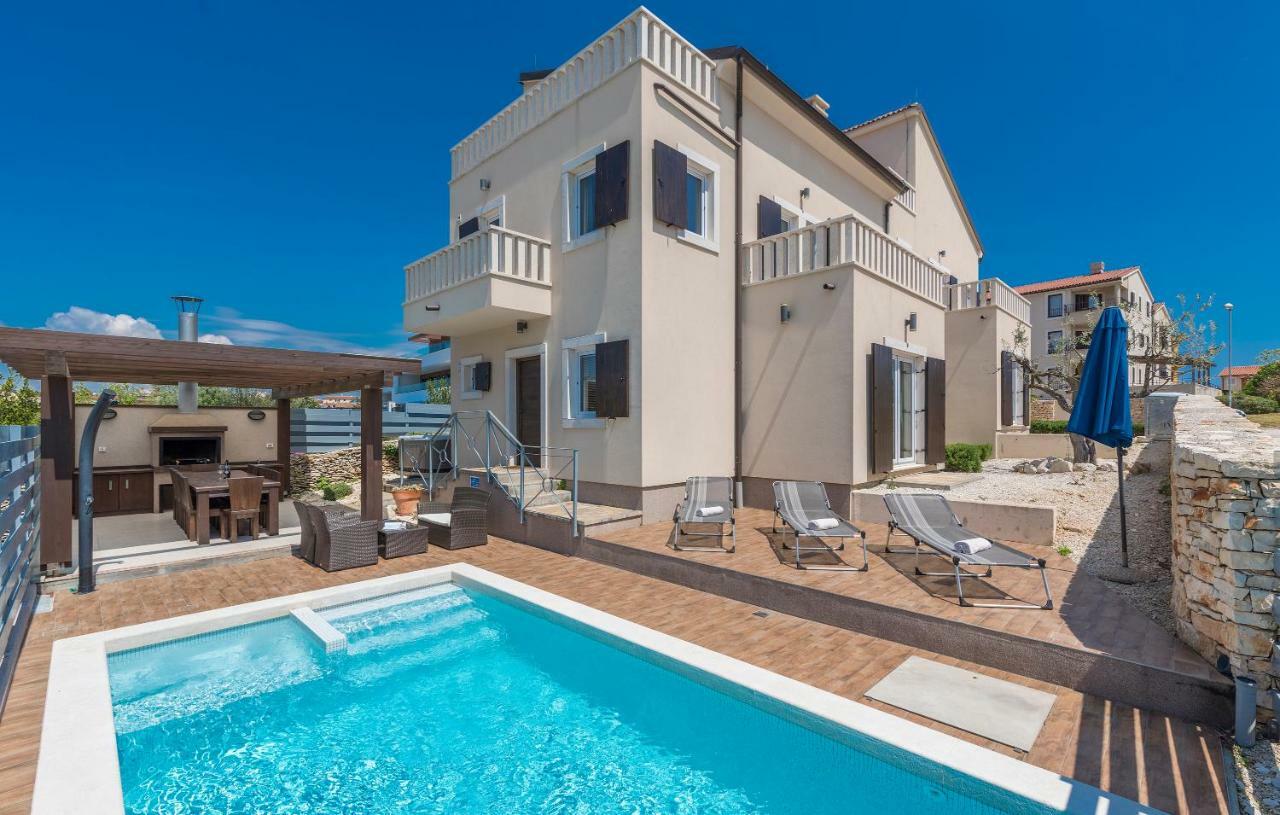 Villa Castagna Near The Sea With Private Pool And Sauna Premantura Extérieur photo