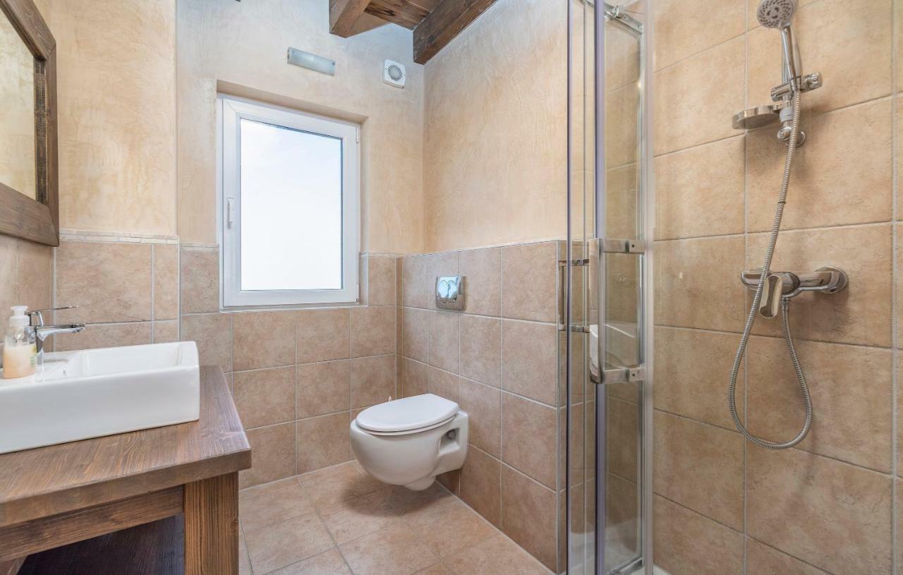Villa Castagna Near The Sea With Private Pool And Sauna Premantura Extérieur photo
