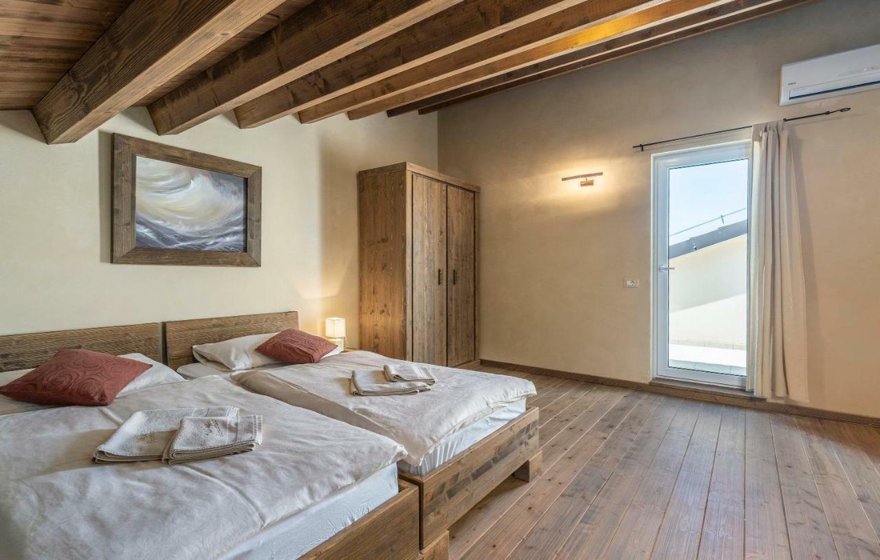 Villa Castagna Near The Sea With Private Pool And Sauna Premantura Extérieur photo