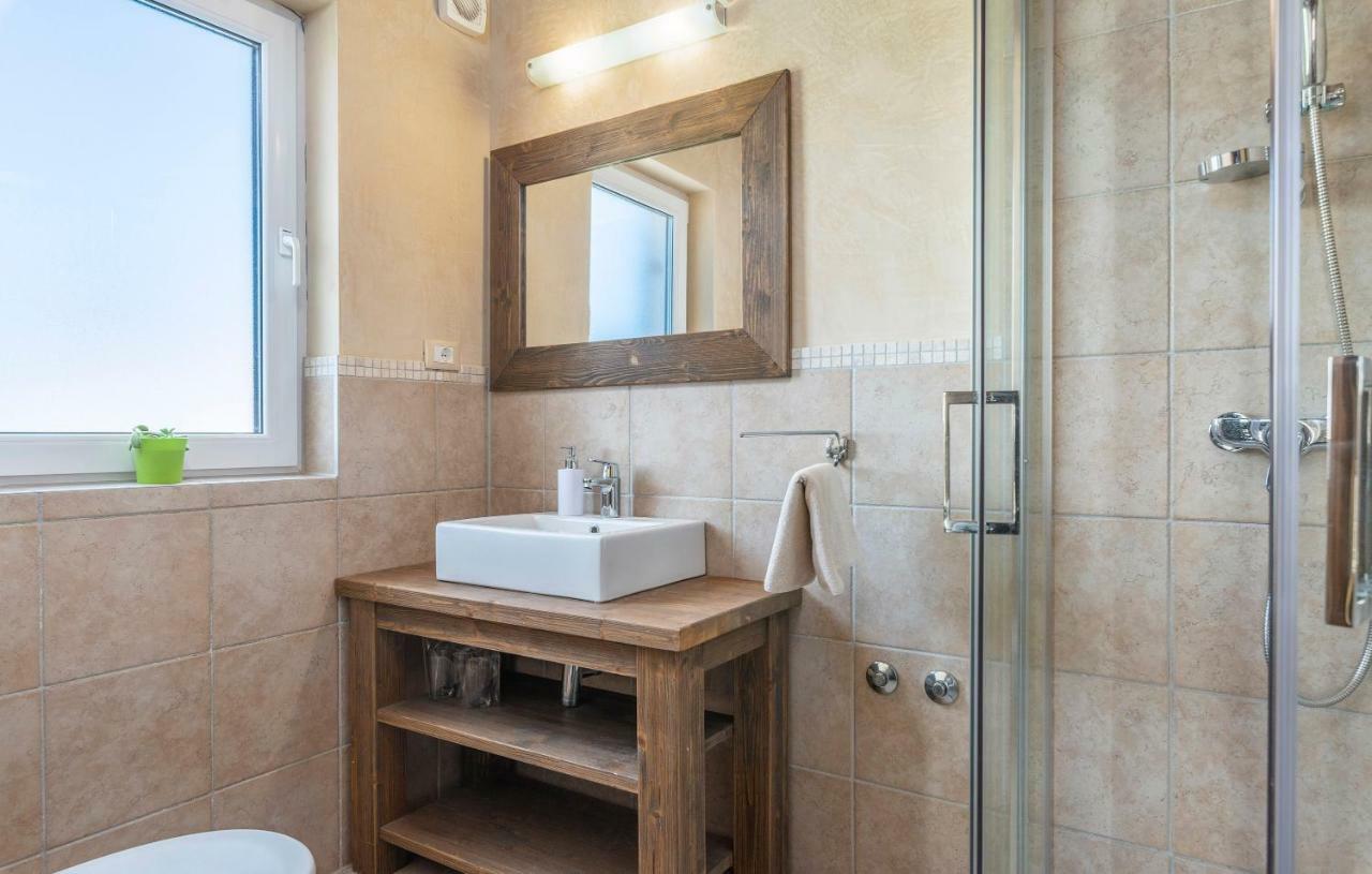 Villa Castagna Near The Sea With Private Pool And Sauna Premantura Extérieur photo
